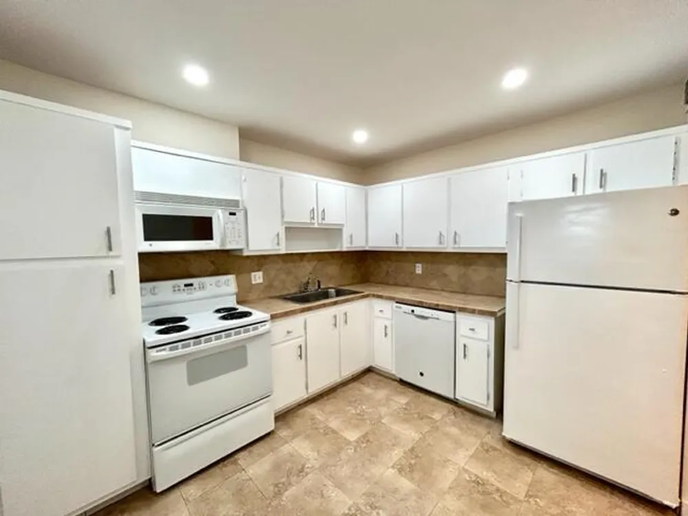 6061 N Falls Cir Dr, Lauderhill, FL 33319