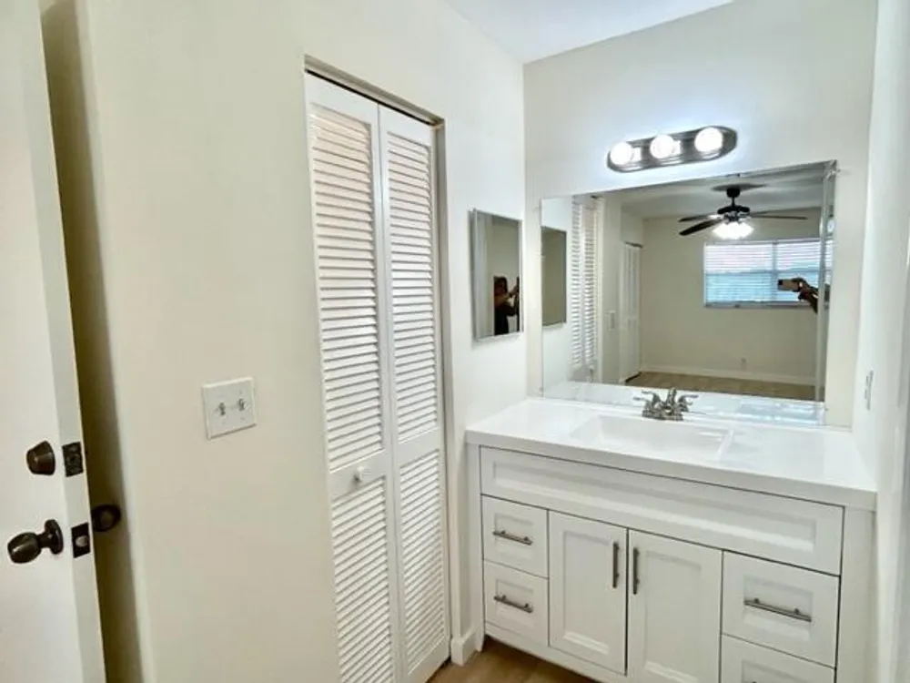 6061 N Falls Cir Dr, Lauderhill, FL 33319