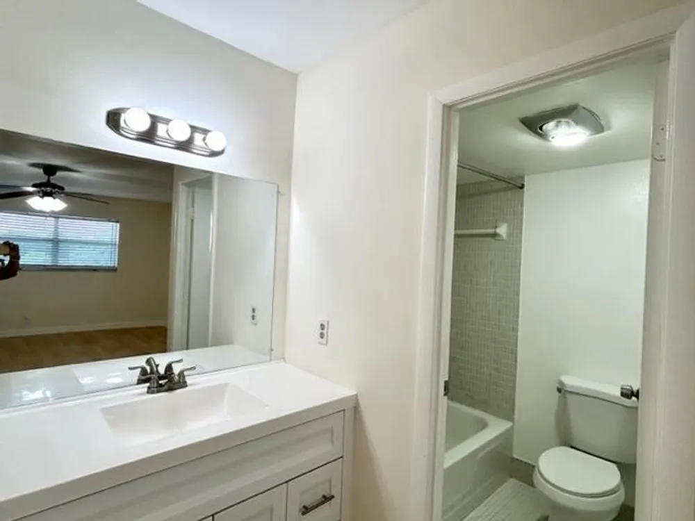 6061 N Falls Cir Dr, Lauderhill, FL 33319