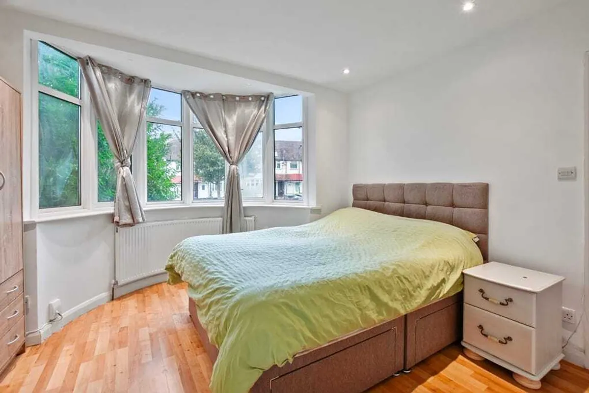 Braemar Avenue, London, NW10