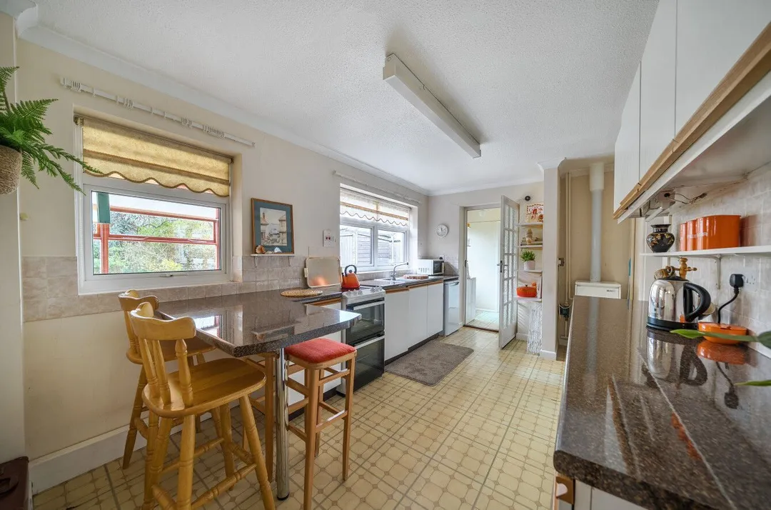 https://mr0.homeflow-assets.co.uk/files/photo/image/47709/1187/_x_/54970568.jpg