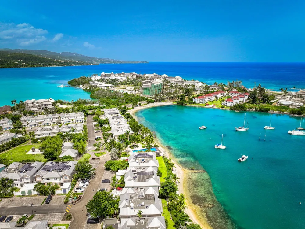 22 FREEPORT, TONY HART BL St. James
