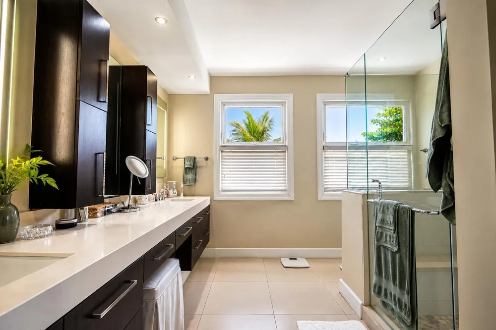 22 FREEPORT, TONY HART BL St. James