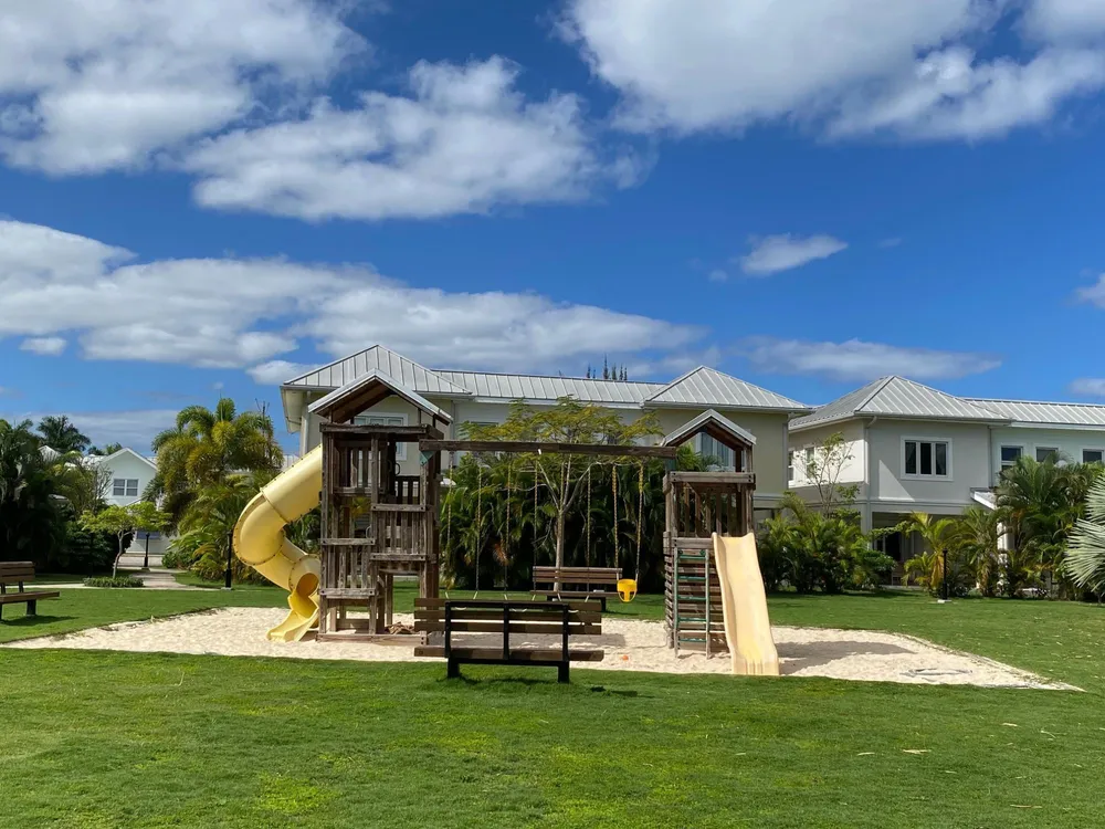 22 FREEPORT, TONY HART BL St. James