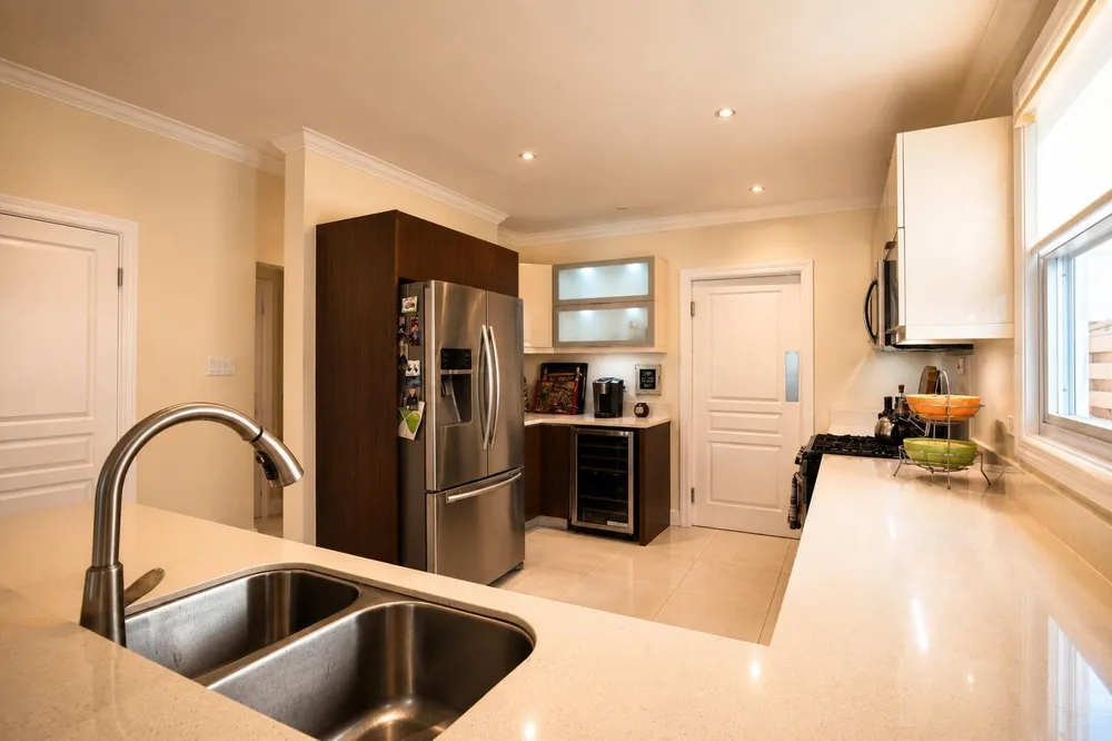 22 FREEPORT, TONY HART BL St. James
