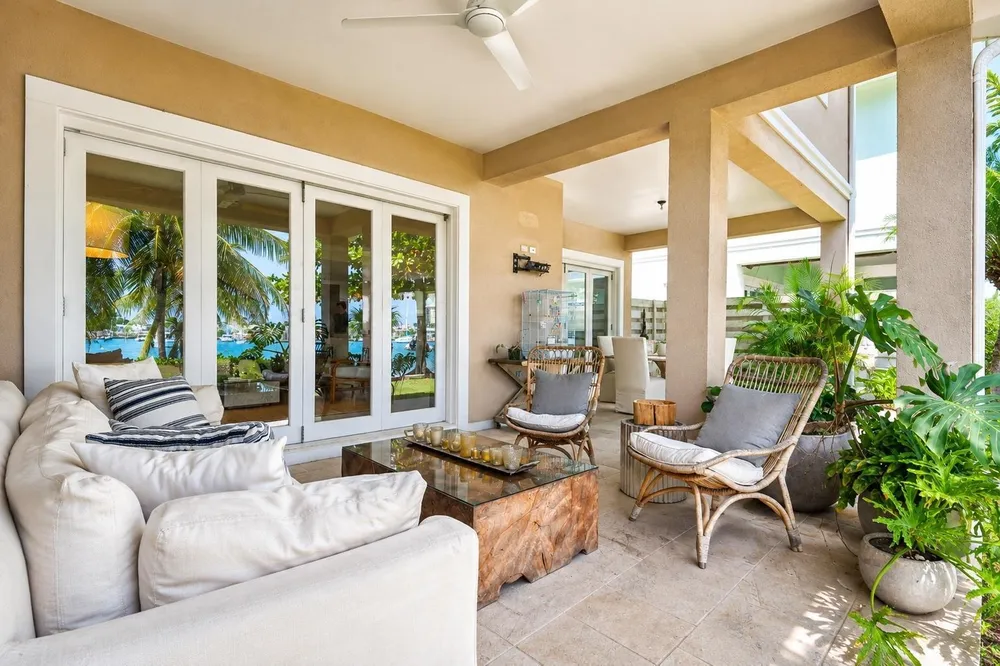 22 FREEPORT, TONY HART BL St. James