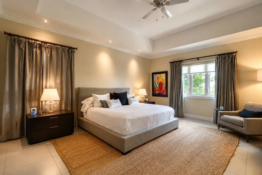 22 FREEPORT, TONY HART BL St. James