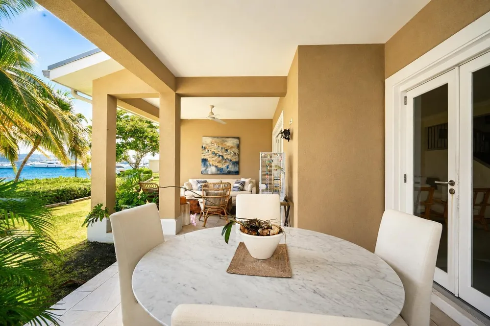 22 FREEPORT, TONY HART BL St. James