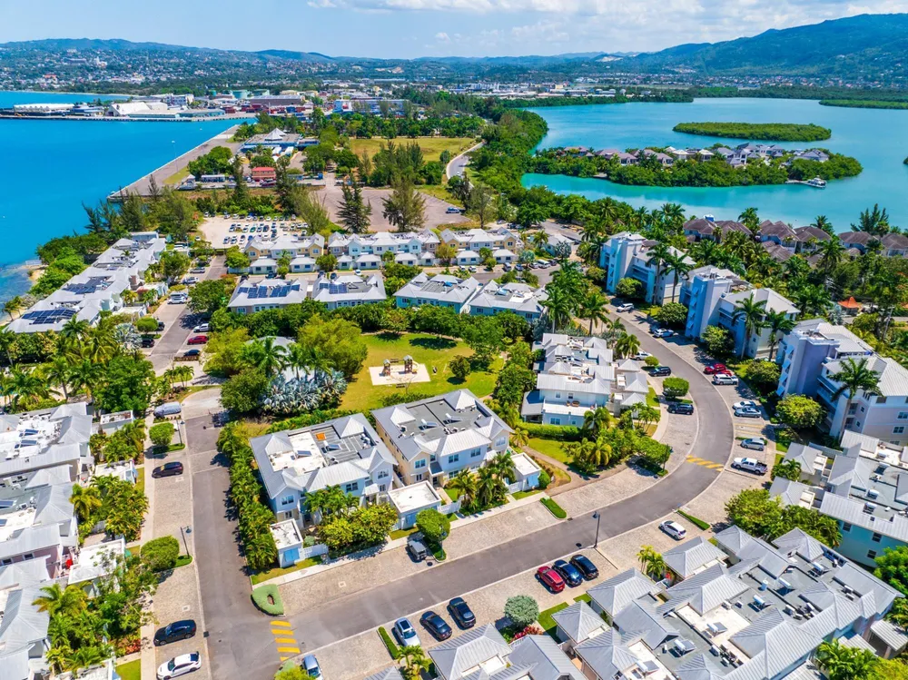 22 FREEPORT, TONY HART BL St. James