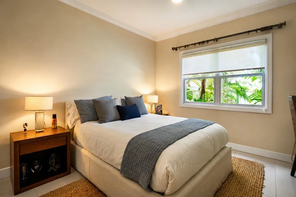 22 FREEPORT, TONY HART BL St. James