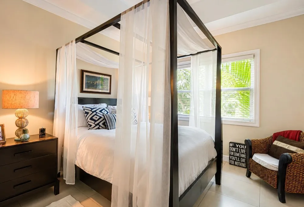 22 FREEPORT, TONY HART BL St. James