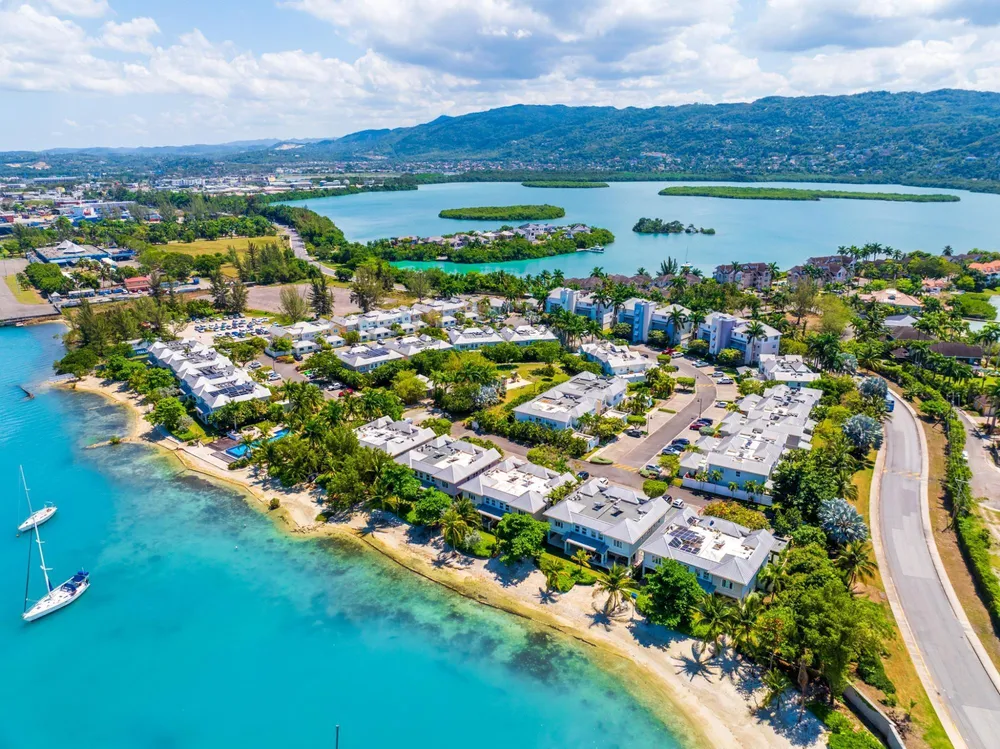 22 FREEPORT, TONY HART BL St. James