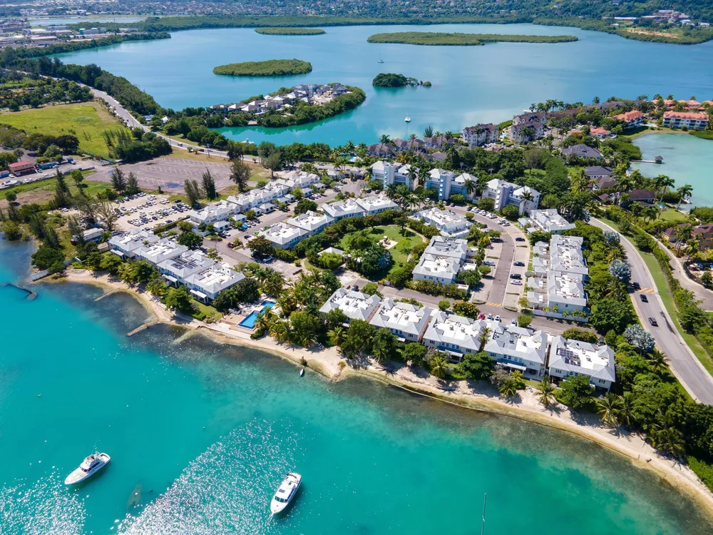 22 FREEPORT, TONY HART BL St. James