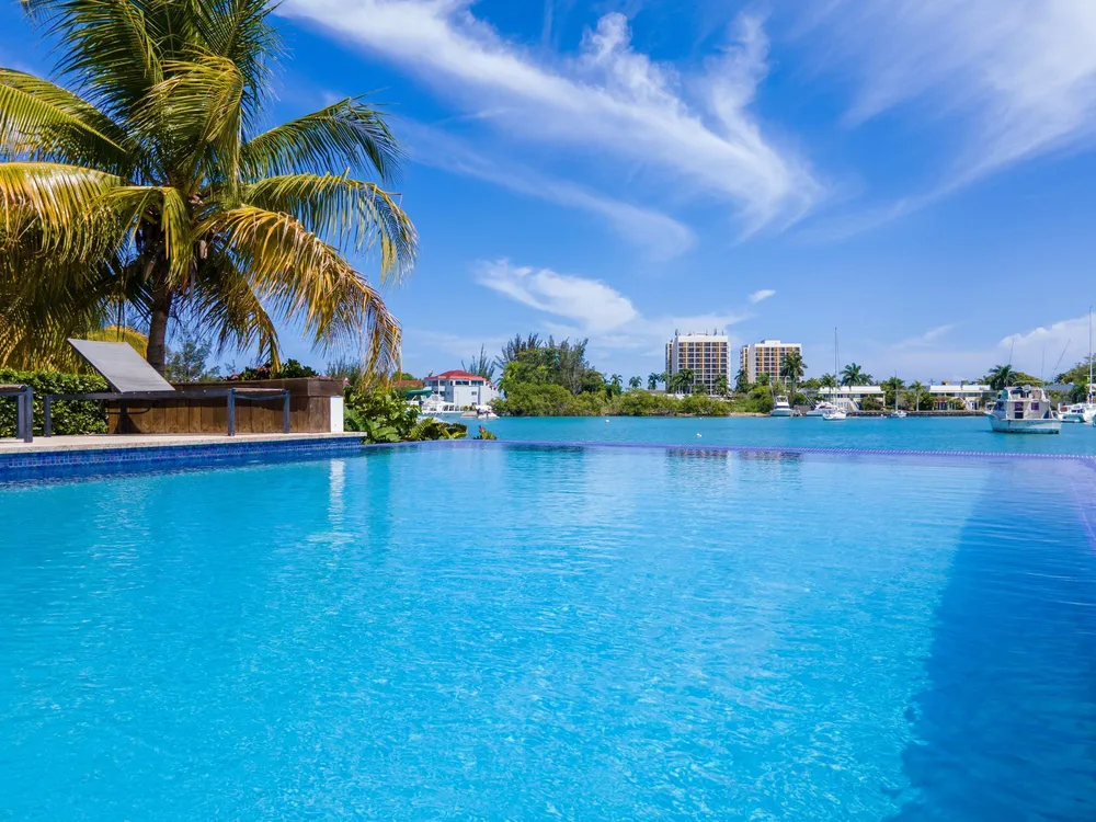 22 FREEPORT, TONY HART BL St. James