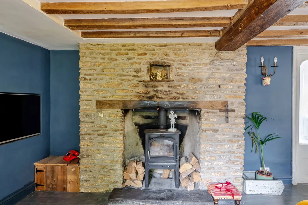 https://mr0.homeflow-assets.co.uk/files/photo/image/47713/5171/_x_/57769350.jpg