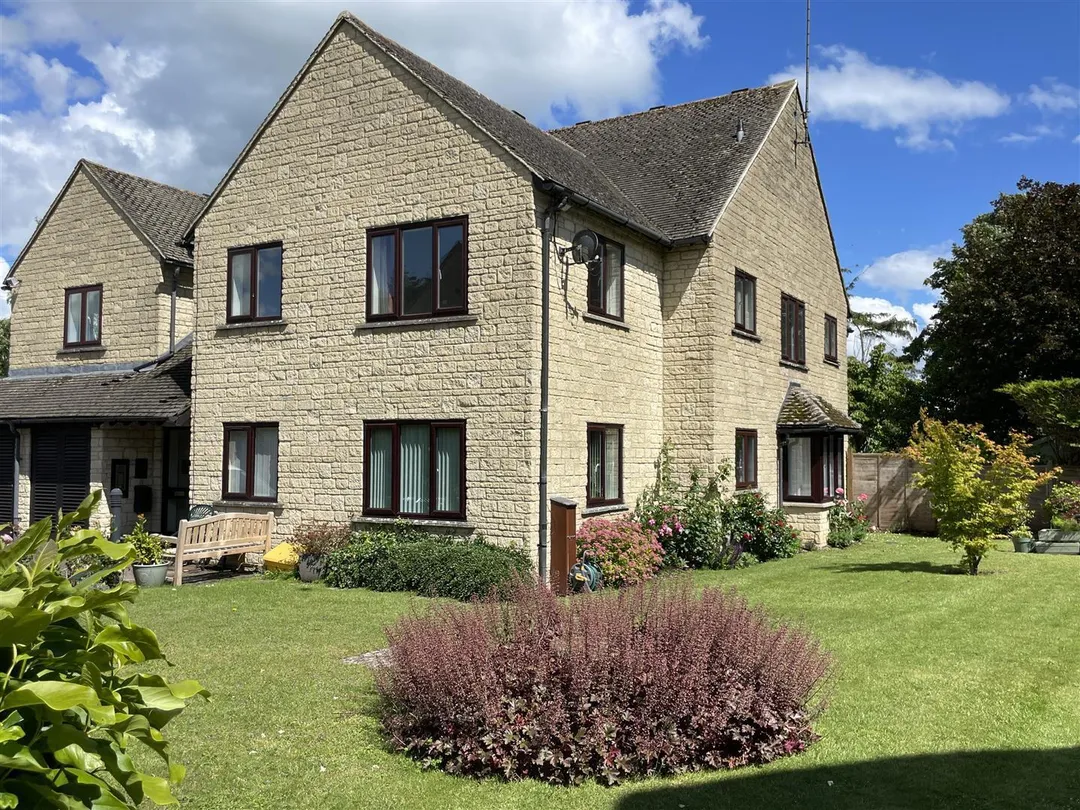 https://mr0.homeflow-assets.co.uk/files/photo/image/47713/8211/_x_/ImznH-iIIkmxUQ1ufbwqig.jpg