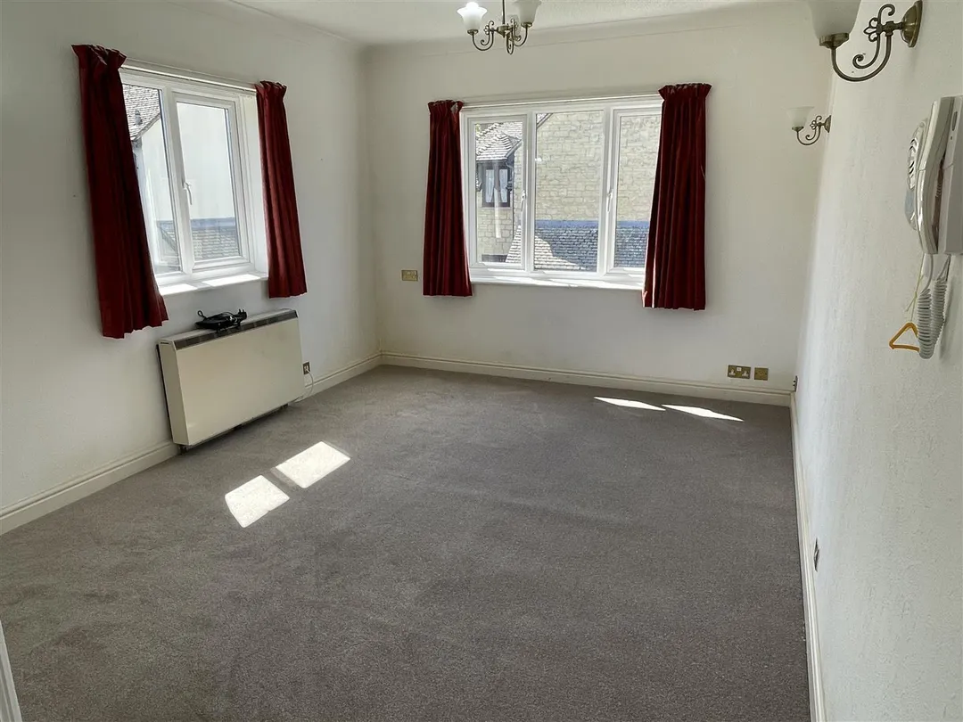 https://mr0.homeflow-assets.co.uk/files/photo/image/47713/8213/_x_/UUxiVqzwOUWP9CBe8CqHNw.jpg