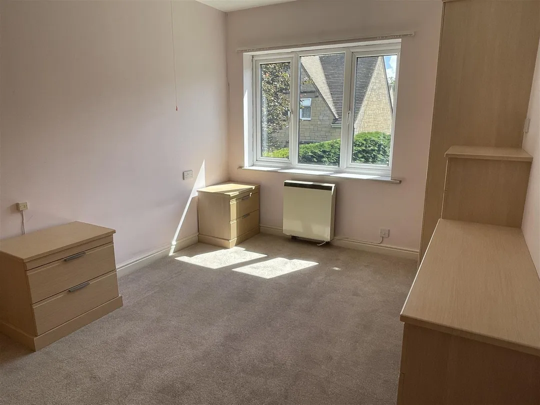 https://mr0.homeflow-assets.co.uk/files/photo/image/47713/8215/_x_/P5l-58rEkUGY40NVeQ7ivw.jpg