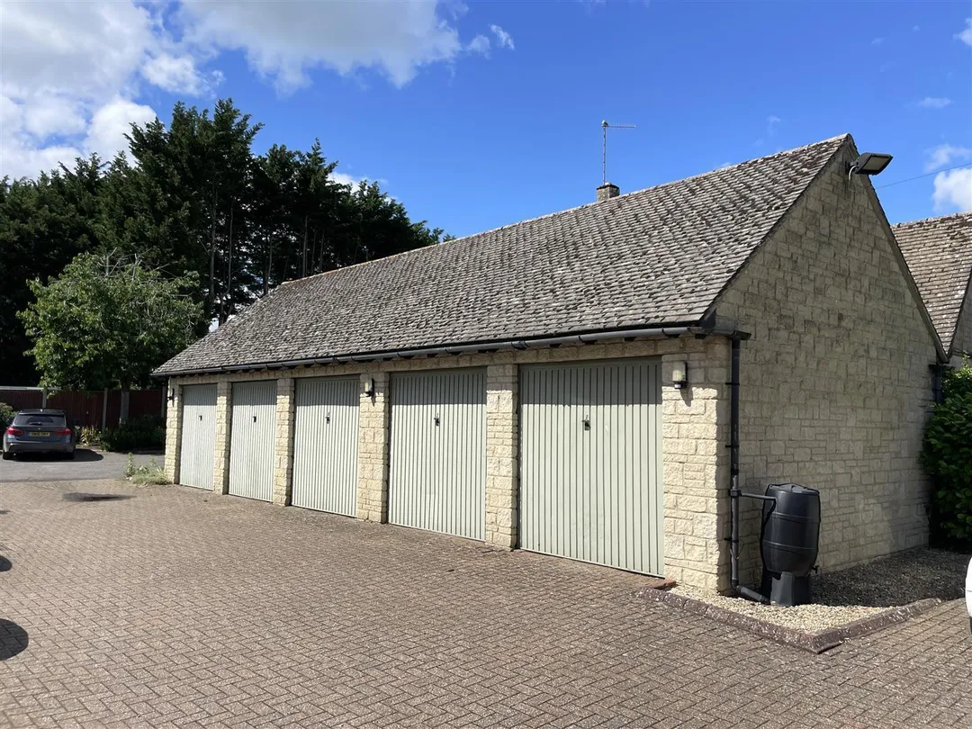 https://mr0.homeflow-assets.co.uk/files/photo/image/47713/8218/_x_/QOxhWxni_0SV_U_LkpZzjQ.jpg