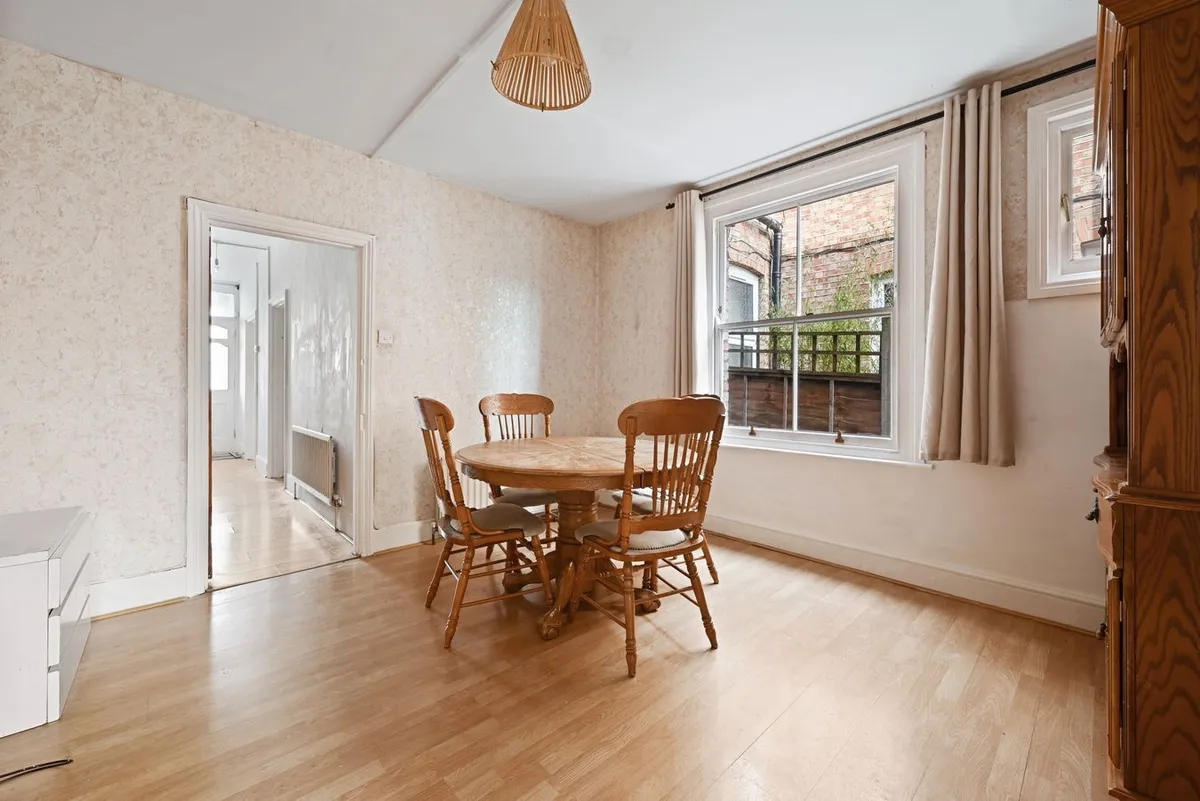 Temple Road, London, NW2