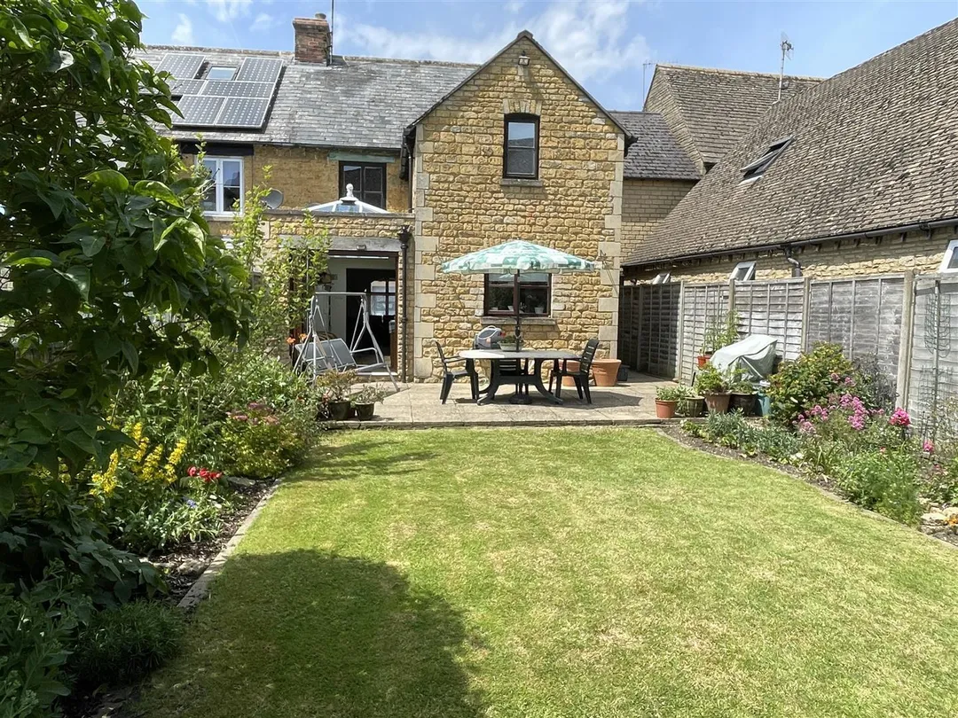 https://mr0.homeflow-assets.co.uk/files/photo/image/47716/6651/_x_/XVGAlSOnB06-lQRi6RwA9A.jpg