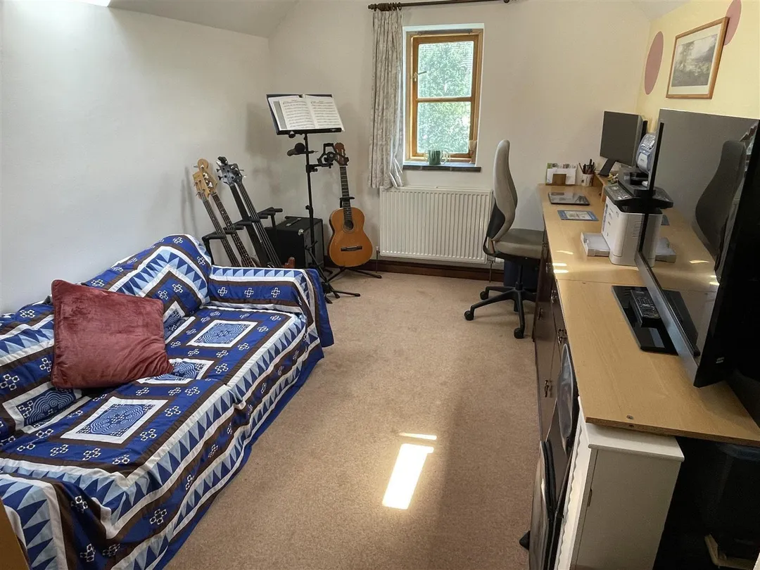 https://mr0.homeflow-assets.co.uk/files/photo/image/47716/6662/_x_/go21xTCO9EegsjlJZzjhhw.jpg