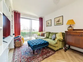 Mansfield Gardens, Hertford thumb 3