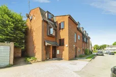Mansfield Gardens, Hertford