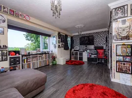 Caernarvon Close, Hemel Hempstead thumb 2