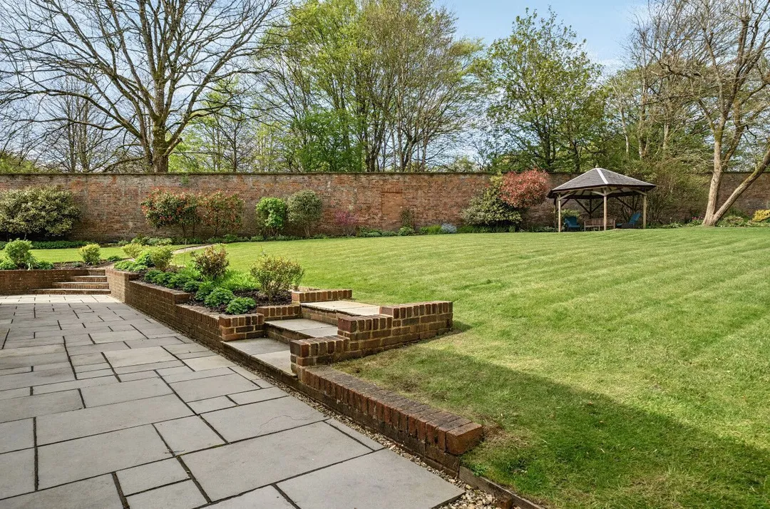 https://mr0.homeflow-assets.co.uk/files/photo/image/47717/0192/_x_/55803320.jpg