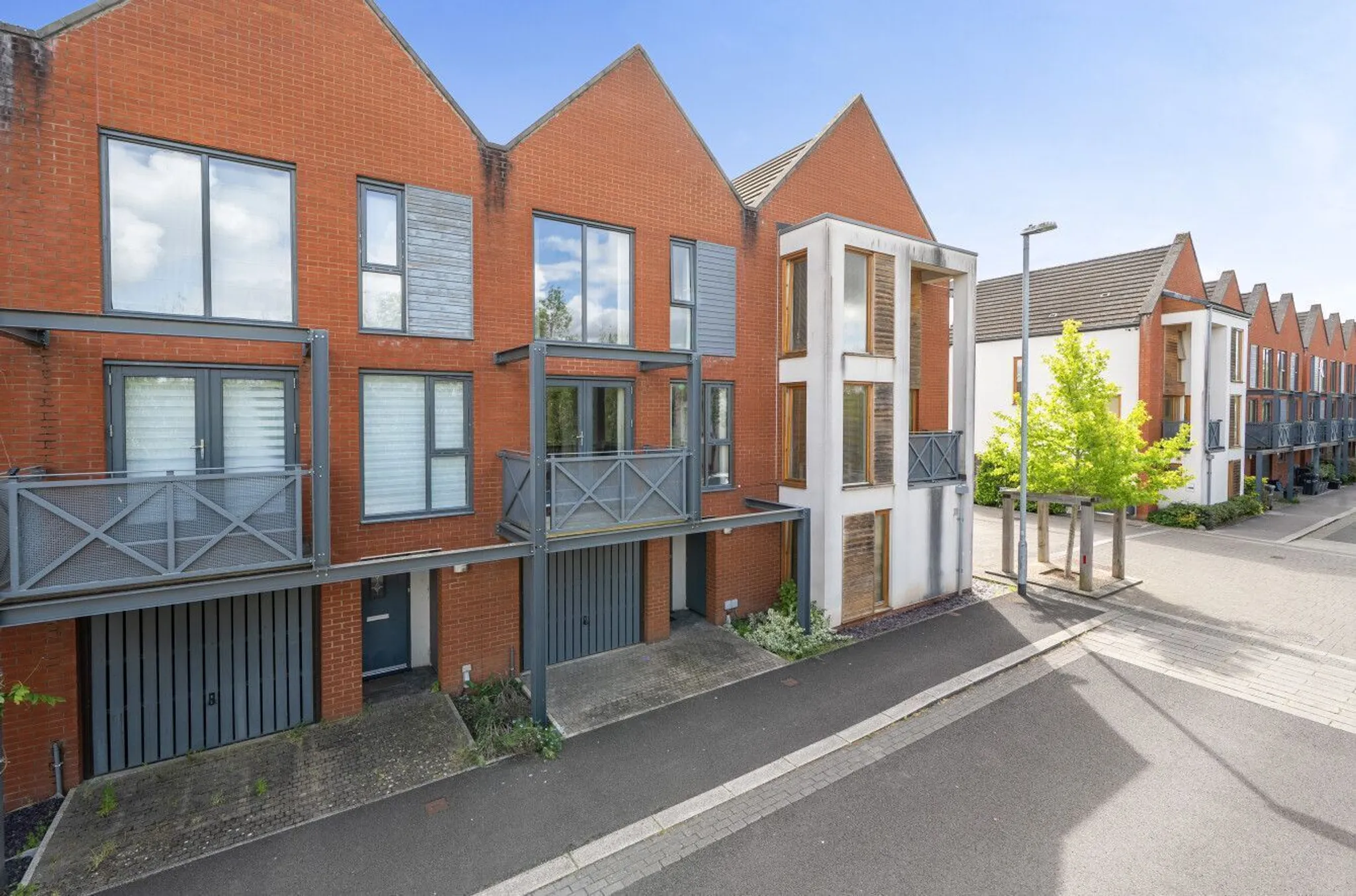 https://mr0.homeflow-assets.co.uk/files/photo/image/47717/1207/_x_/57115918.jpg