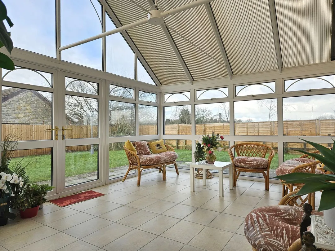 https://mr0.homeflow-assets.co.uk/files/photo/image/47717/1485/_x_/46744494.jpg