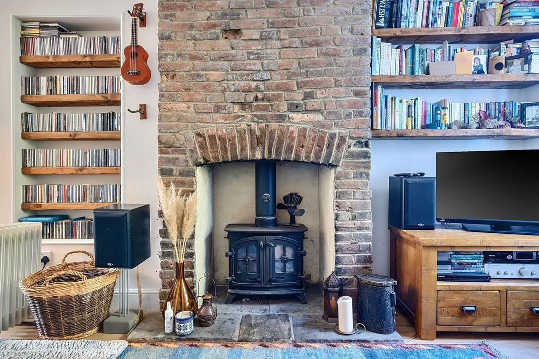 https://mr0.homeflow-assets.co.uk/files/photo/image/47717/1775/_x_/55021350.jpg