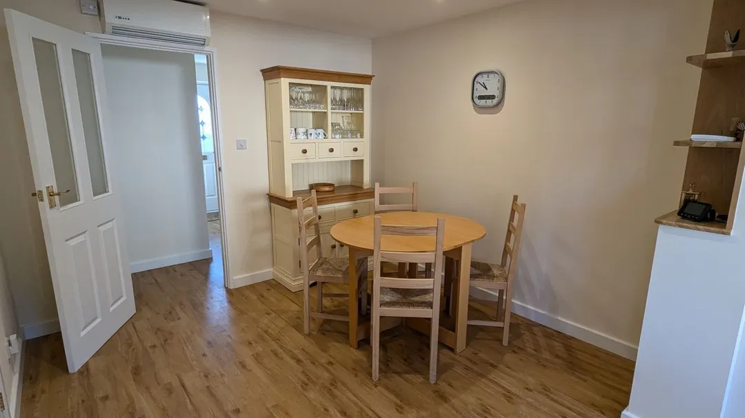 https://mr0.homeflow-assets.co.uk/files/photo/image/47717/2616/_x_/51774572.jpg