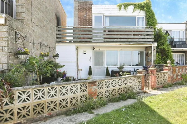 Sheppey Beach Villas, Manor Way, Leys...
