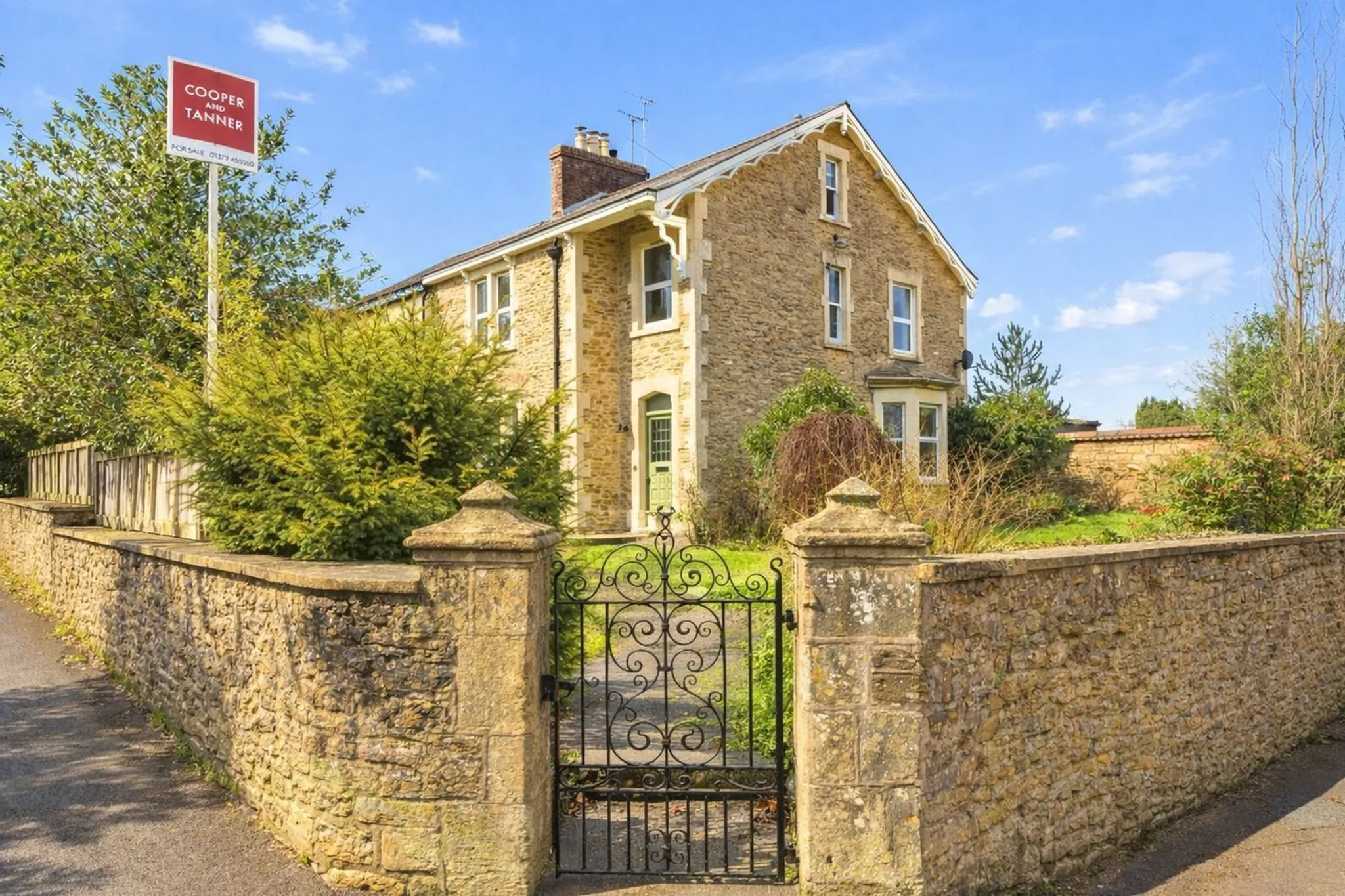 https://mr0.homeflow-assets.co.uk/files/photo/image/47719/4682/_x_/53641985.jpg