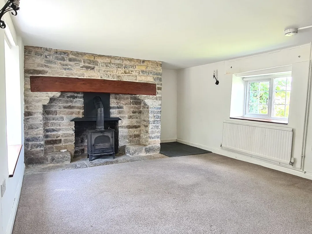 https://mr0.homeflow-assets.co.uk/files/photo/image/47719/9888/_x_/37713120.jpg