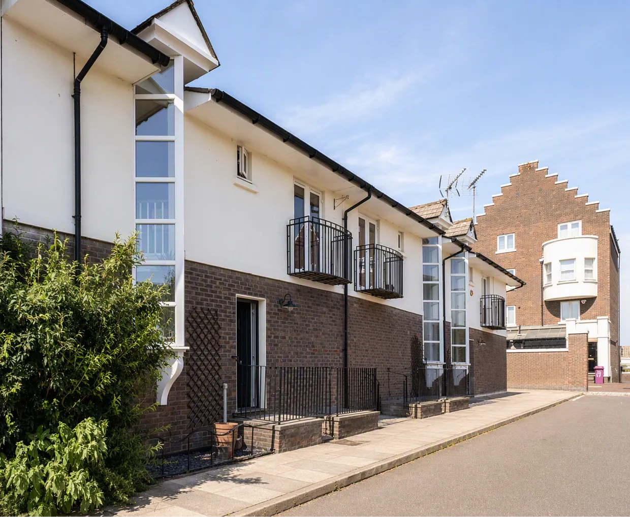Chichester Way, London, E14 photo 3