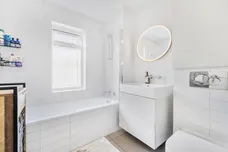 Chichester Way, London, E14 photo 9
