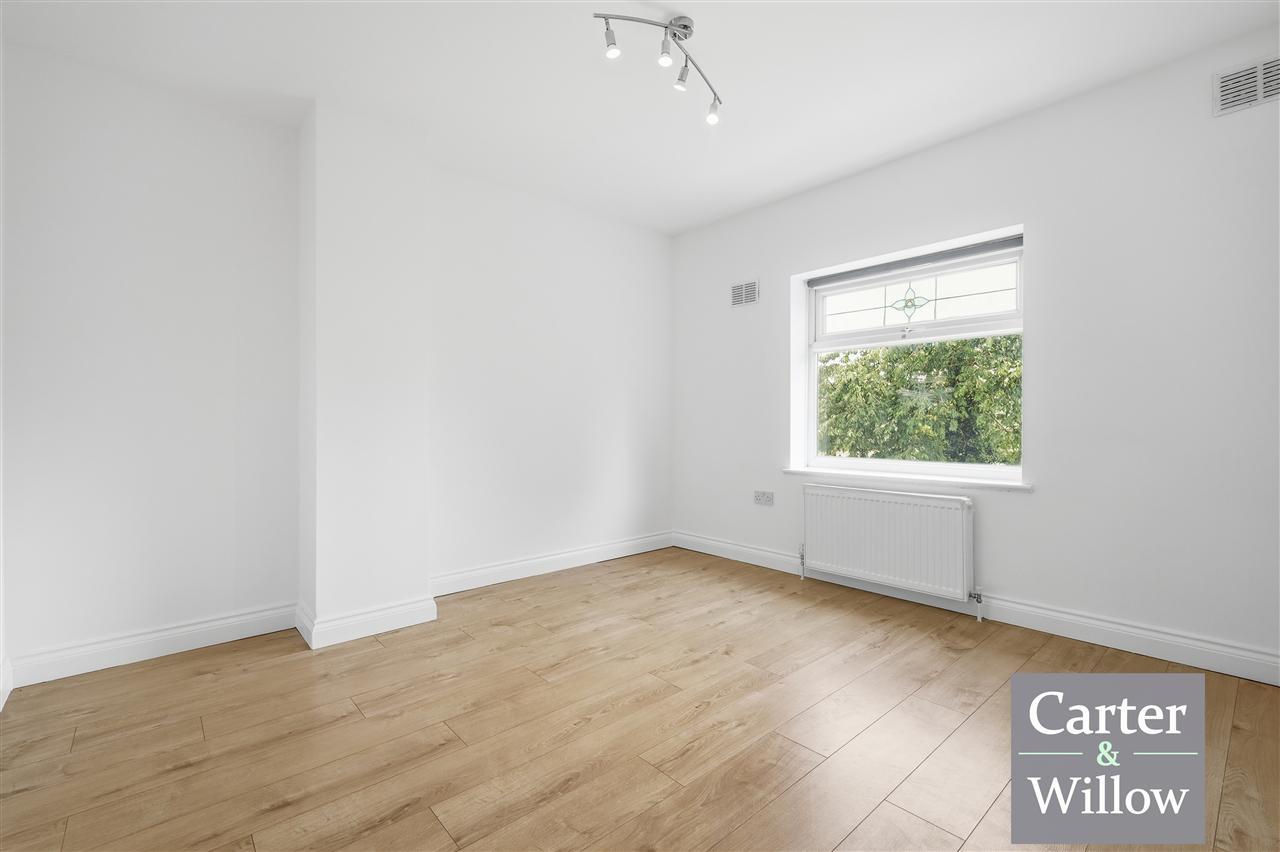Lodge Avenue, Essex Image 12