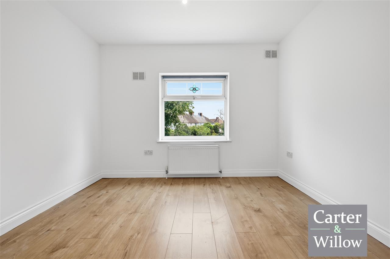 Lodge Avenue, Essex Image 13