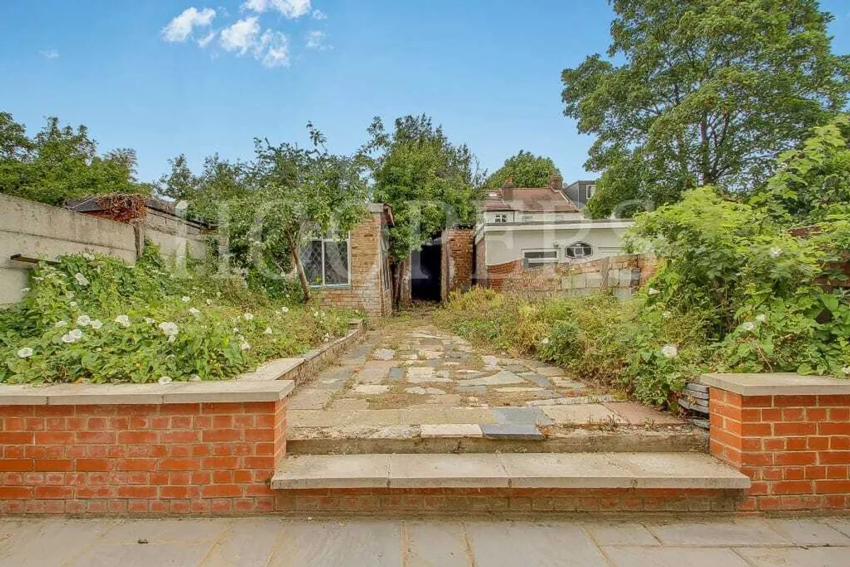 Clifford Way, London, NW10