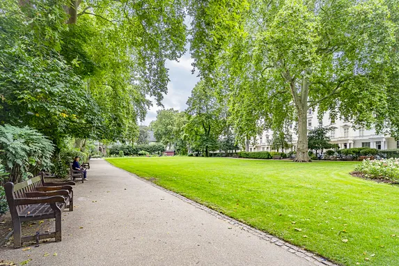 St George's Square, London, SW1V