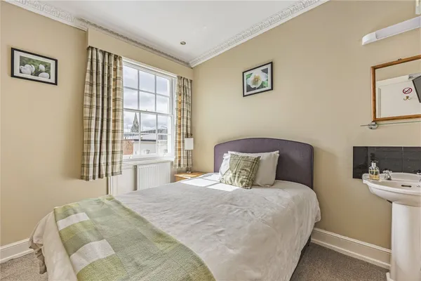 Bath Road, Cheltenham, GL53 photo 23