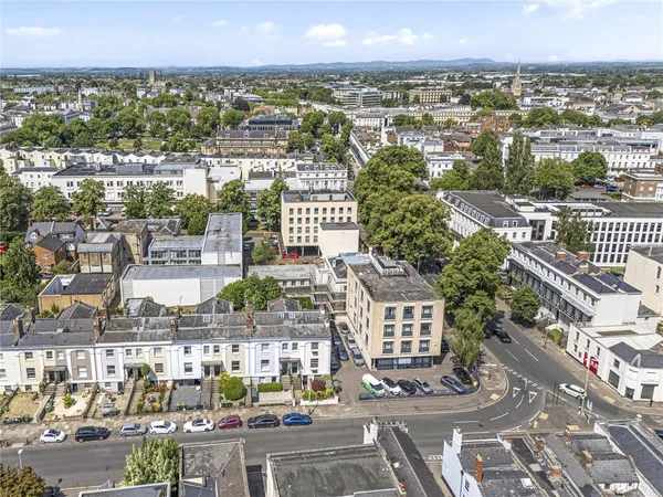 Bath Road, Cheltenham, GL53 photo 2