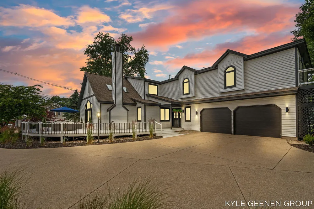 1729 Waukazoo Dr, Holland, MI 49424-2414
