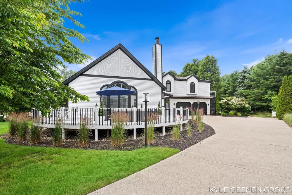 1729 Waukazoo Dr, Holland, MI 49424-2414