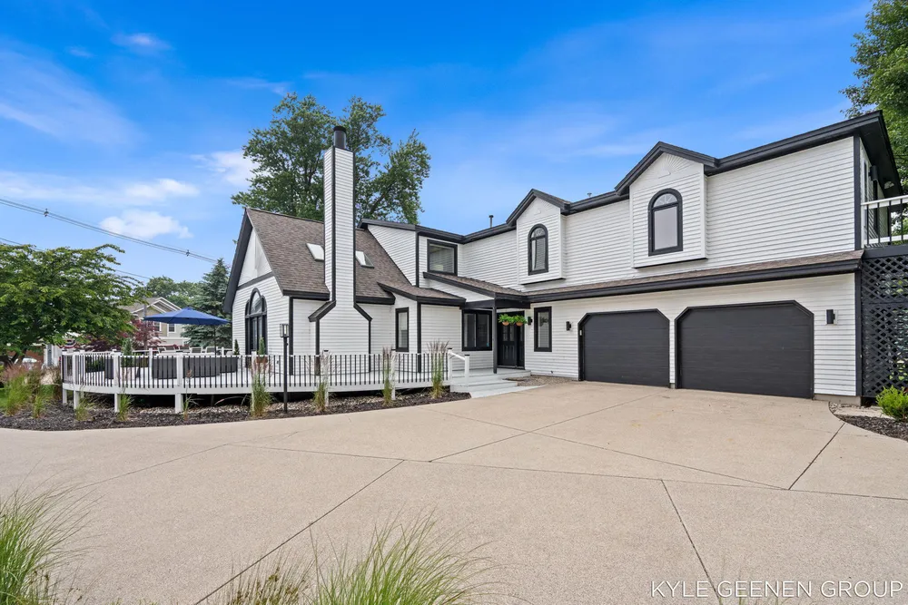 1729 Waukazoo Dr, Holland, MI 49424-2414