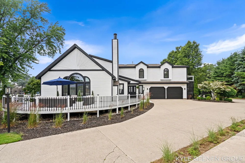 1729 Waukazoo Dr, Holland, MI 49424-2414