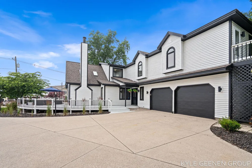 1729 Waukazoo Dr, Holland, MI 49424-2414